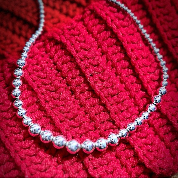 Silvertone Lightweight Graduated Beaded Choker Necklace - Picture 5 of 5